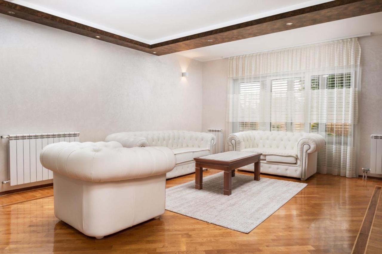 Hotel Royal Garden Nikšić Buitenkant foto