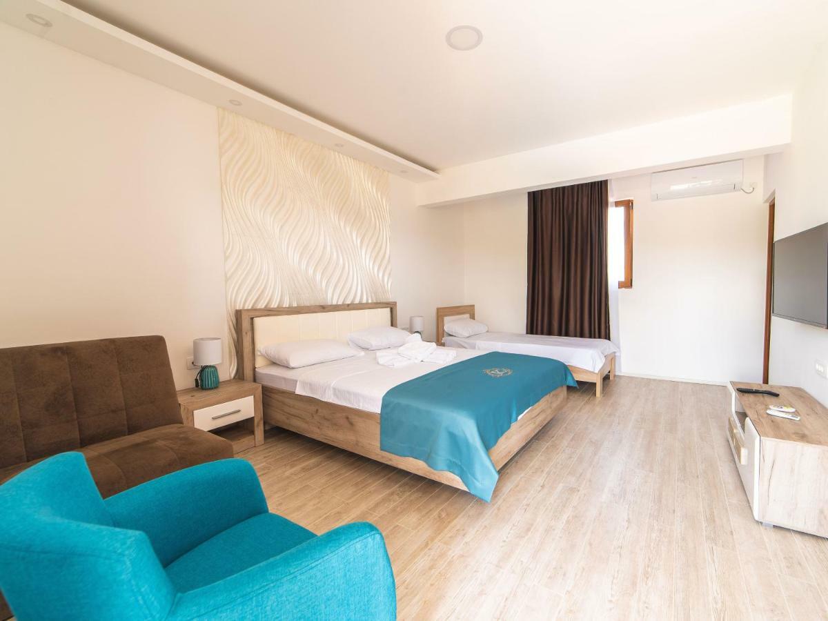 Hotel Royal Garden Nikšić Buitenkant foto