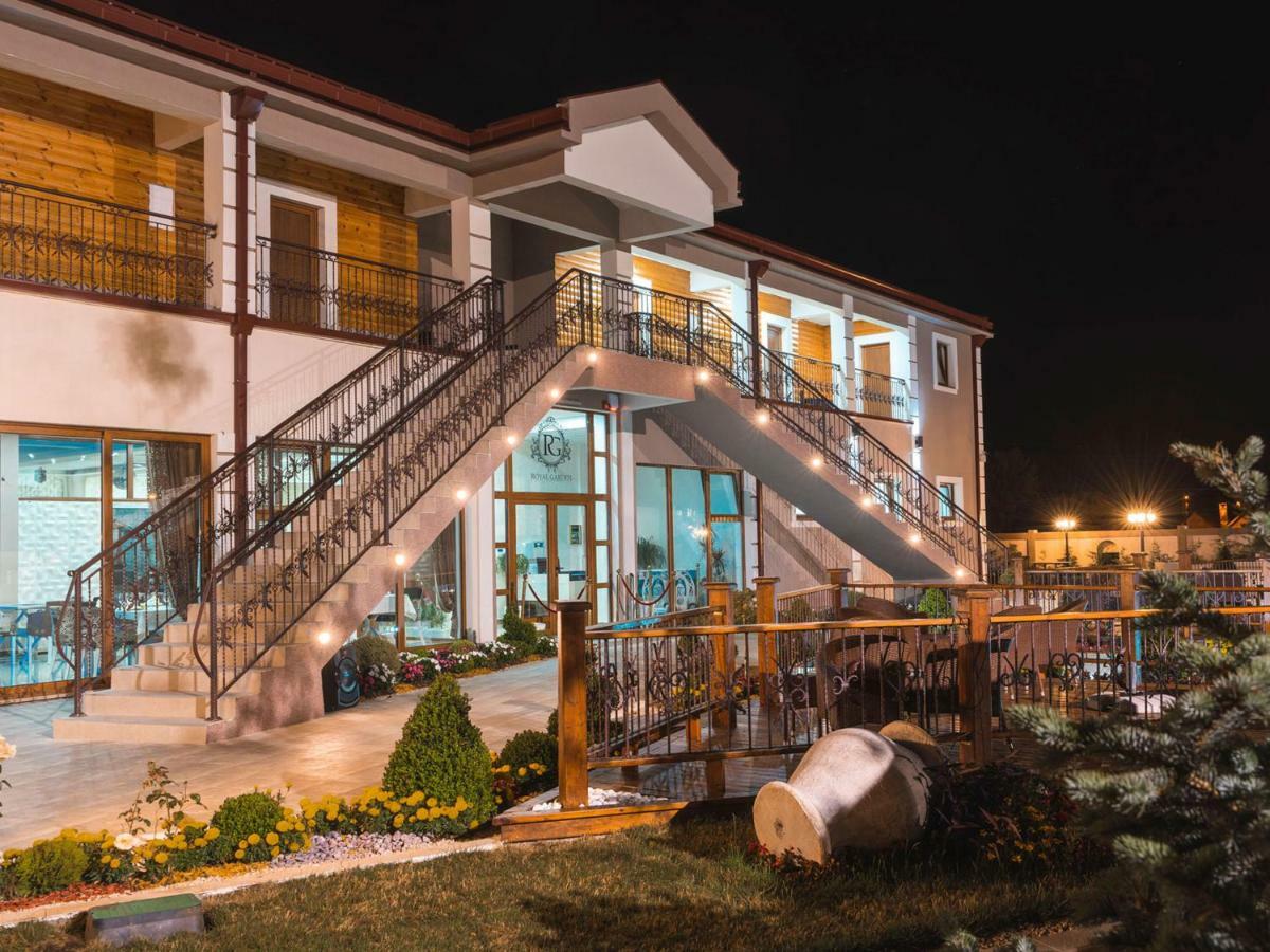 Hotel Royal Garden Nikšić Buitenkant foto