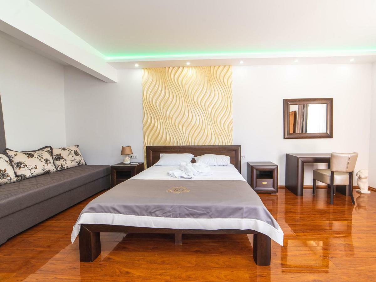 Hotel Royal Garden Nikšić Buitenkant foto