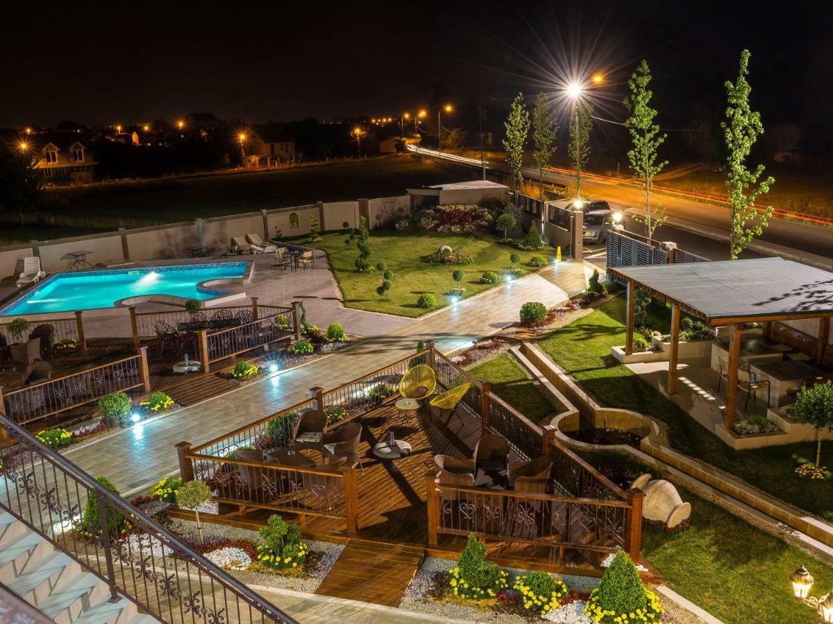 Hotel Royal Garden Nikšić Buitenkant foto