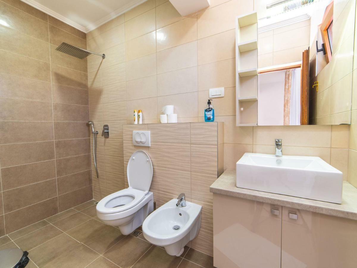 Hotel Royal Garden Nikšić Buitenkant foto