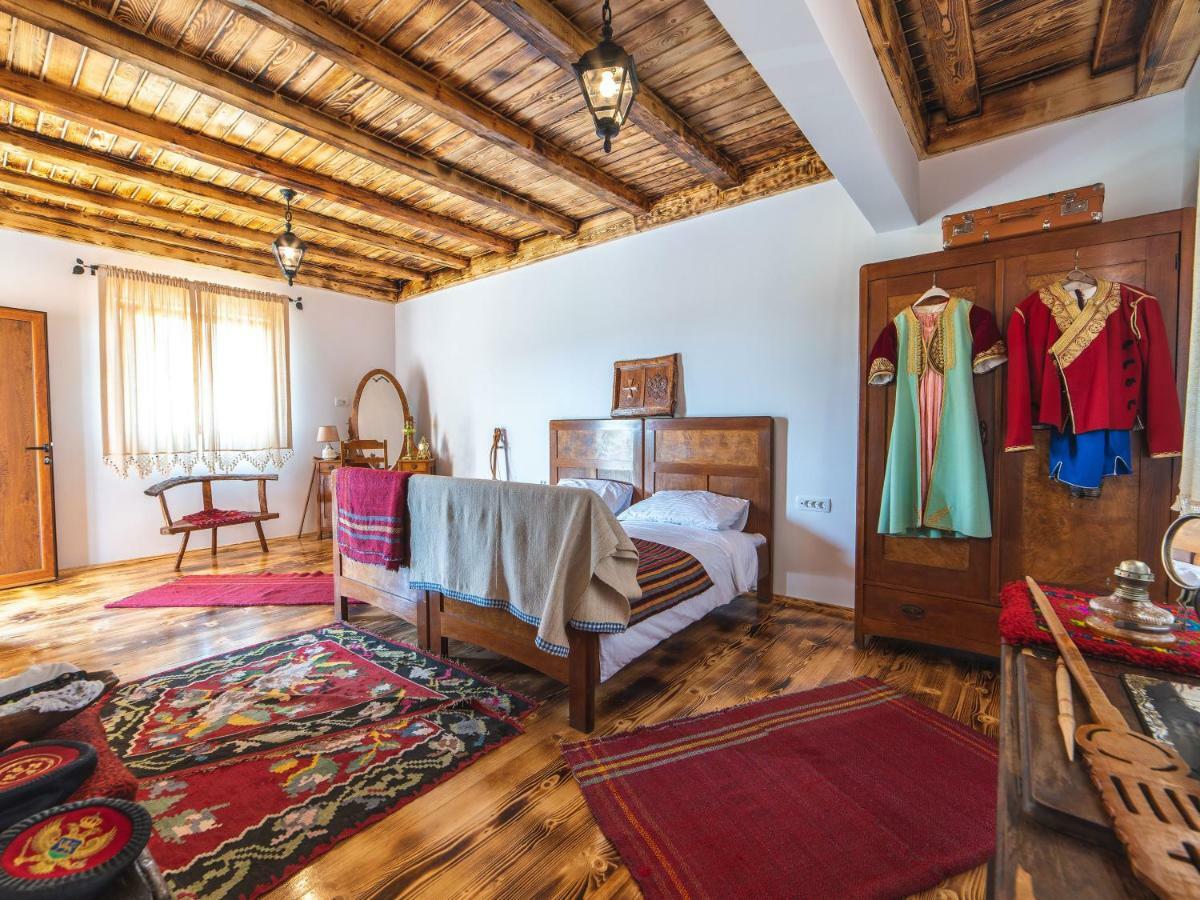 Hotel Royal Garden Nikšić Buitenkant foto