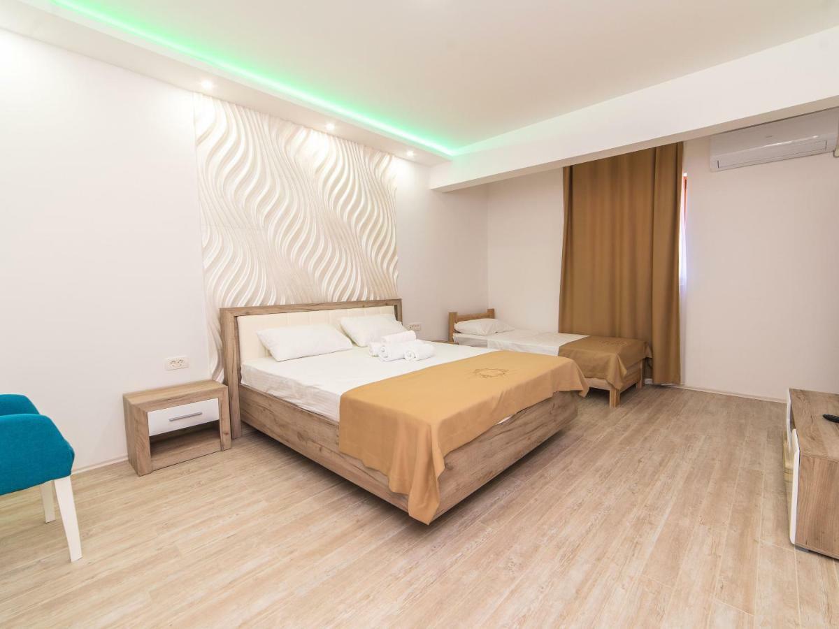 Hotel Royal Garden Nikšić Buitenkant foto