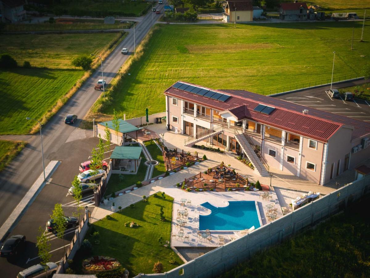 Hotel Royal Garden Nikšić Buitenkant foto